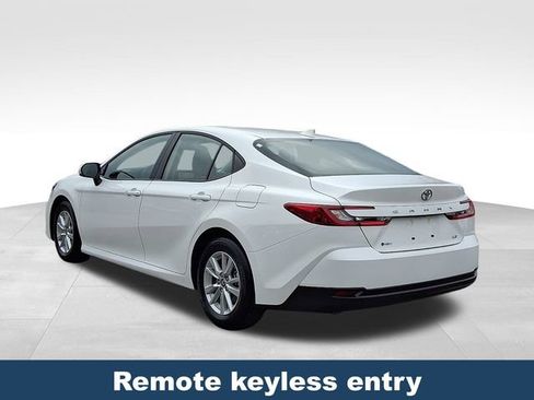 Used 2025 Toyota Camry LE image 5