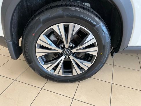 Used 2023 Nissan Rogue SV AWD/4WD image 8