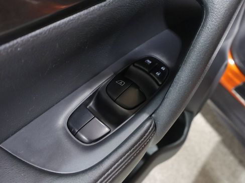 Used 2019 Nissan Rogue SV AWD/4WD image 14