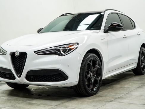 Used 2023 Alfa Romeo Stelvio Veloce image 6