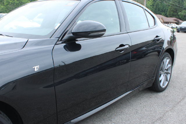 Used 2024 Alfa Romeo Giulia Ti AWD/4WD image 46