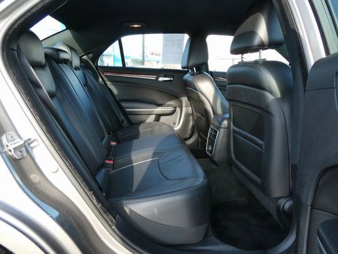 Used 2014 Chrysler 300 image 13
