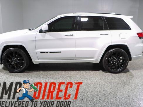 Used 2020 Jeep Grand Cherokee Altitude RWD image 10