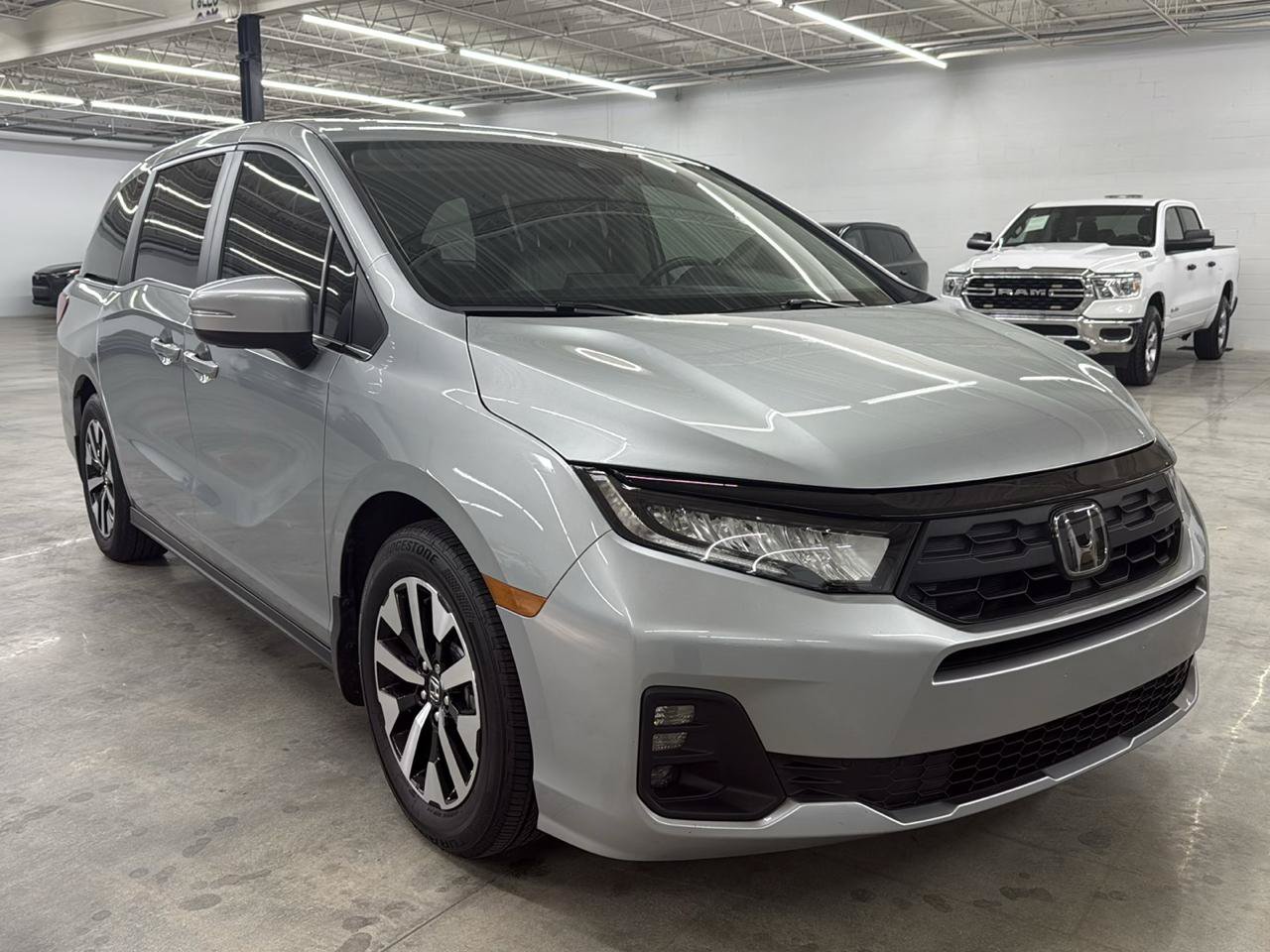 Used 2025 Honda Odyssey EX-L image 4