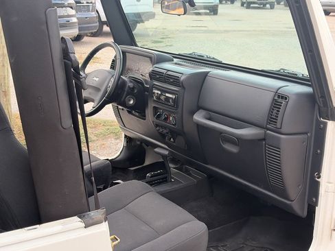 Used 2006 Jeep Wrangler X w/ Tire & Wheel Group (Ecco) AWD/4WD image 14