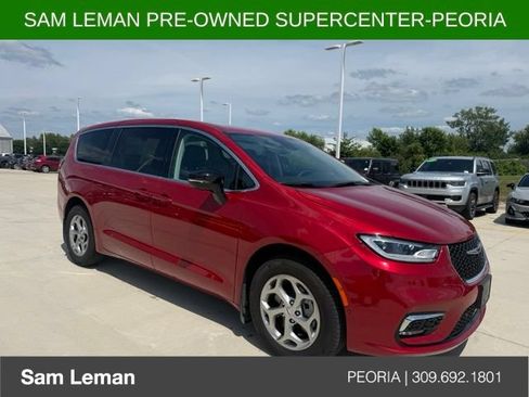 Used 2024 Chrysler Pacifica Limited w/ Trailer Tow Group AWD/4WD image 2
