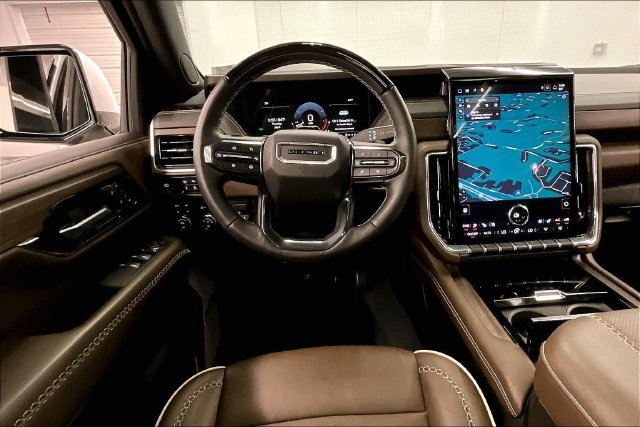 Used 2025 GMC Yukon Denali Ultimate AWD/4WD image 6