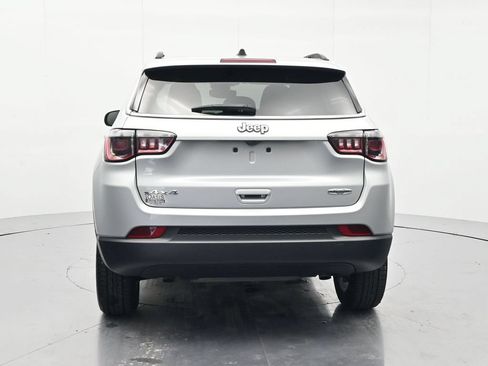 Used 2024 Jeep Compass Latitude AWD/4WD image 6