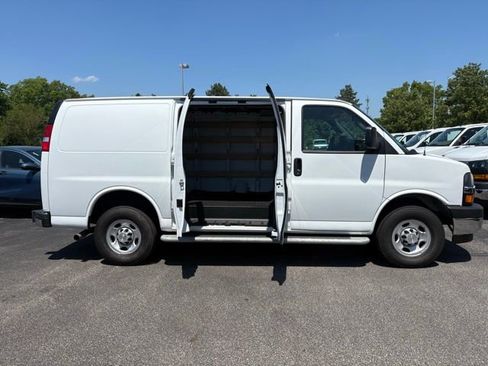Used 2024 Chevrolet Express 2500 w/ Driver Convenience Package RWD image 12