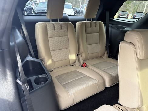 Used 2017 Ford Explorer Base 4D Sport Utility image 15