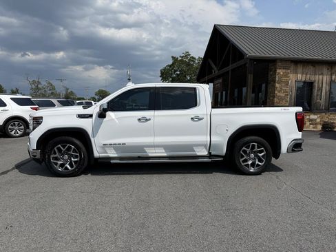 Used 2022 GMC Sierra 1500 SLT w/ SLT Premium Package AWD/4WD image 3