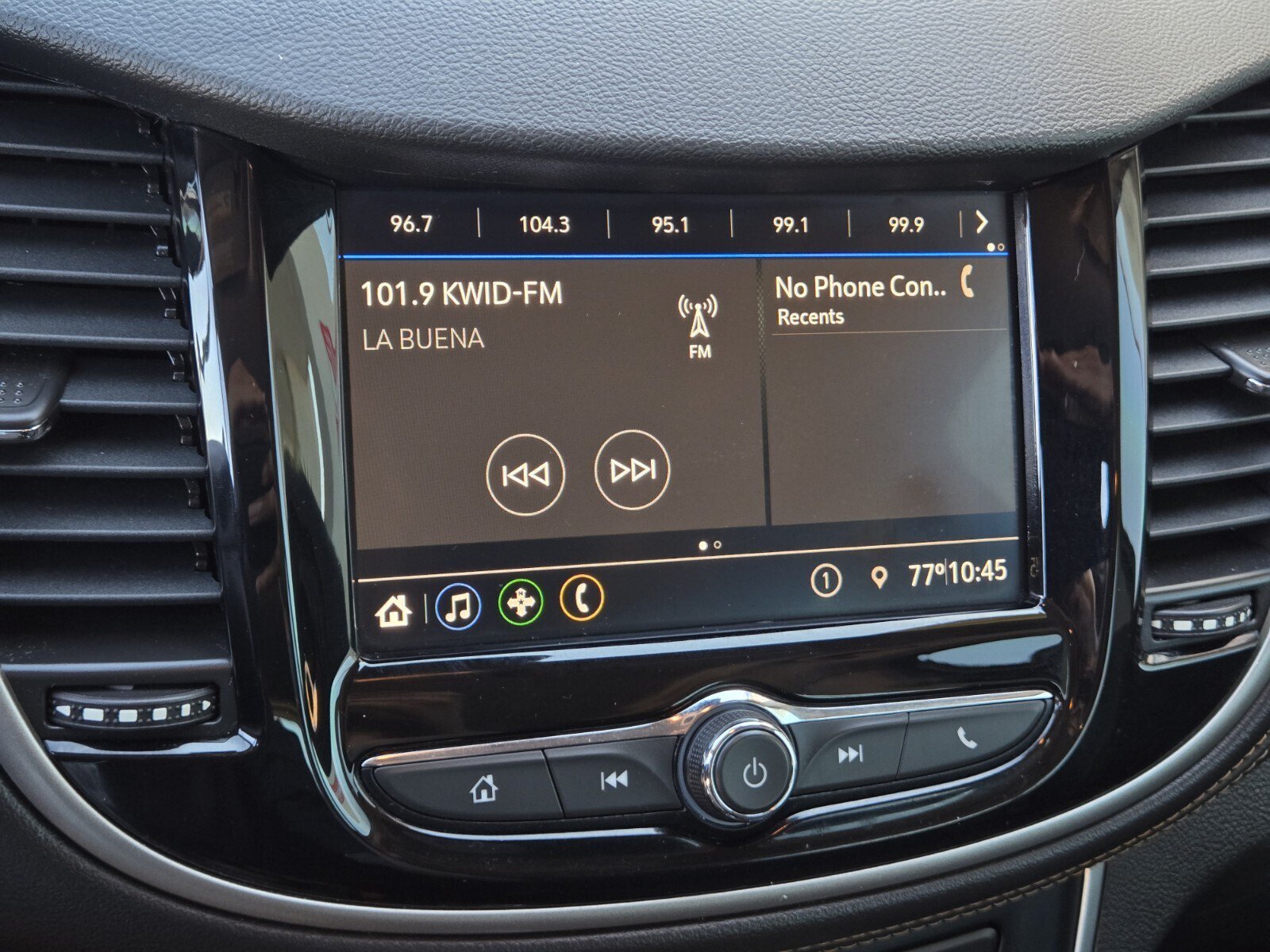 Used 2020 Chevrolet Trax LS FWD image 17