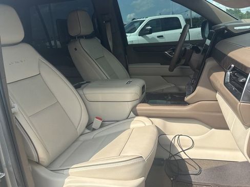 Used 2025 GMC Yukon Denali w/ Denali Reserve Package AWD/4WD image 19