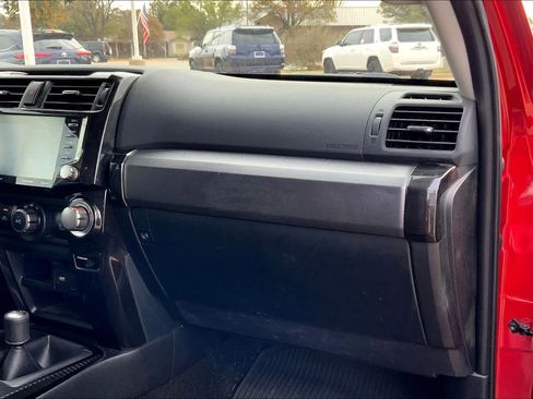 Used 2021 Toyota 4Runner Venture w/ Moonroof Package AWD/4WD image 19