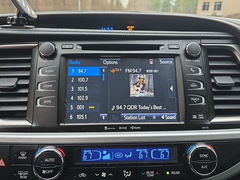 Used 2018 Toyota Highlander XLE image 20