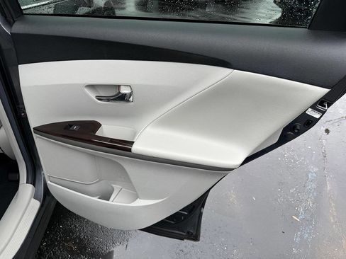Used 2011 Toyota Venza AWD w/ Convenience Pkg image 26