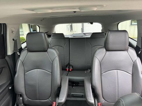 Used 2017 Chevrolet Traverse LT FWD image 27