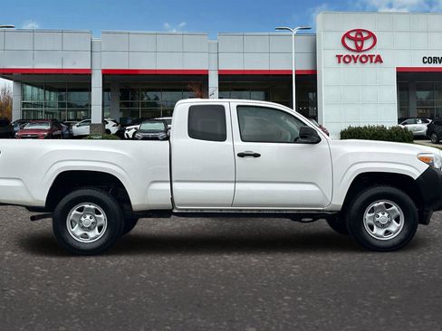 Used 2022 Toyota Tacoma SR image 3
