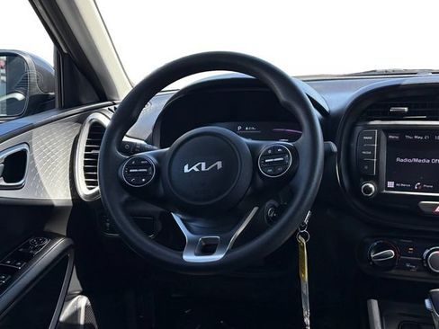 Used 2025 Kia Soul LX w/ LX Technology Package FWD image 15