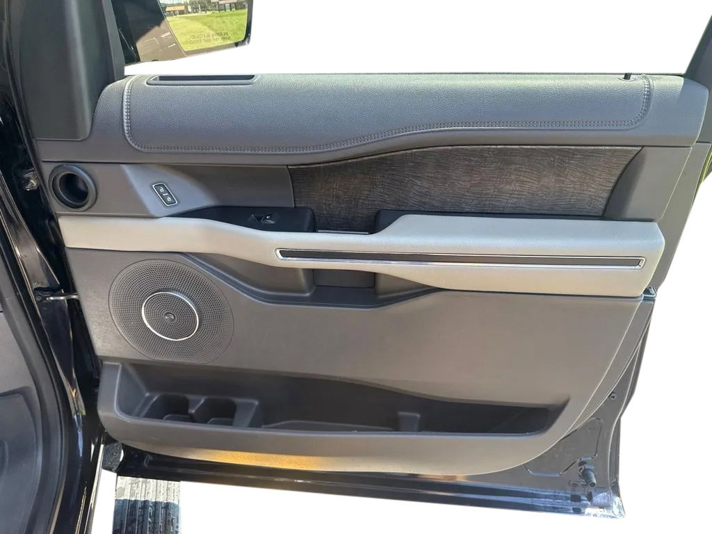 Used 2021 Ford Expedition Limited AWD/4WD image 13