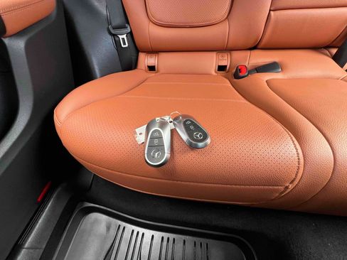 Used 2023 Mercedes-Benz GLC 300 4MATIC w/ Exclusive Trim Package image 9