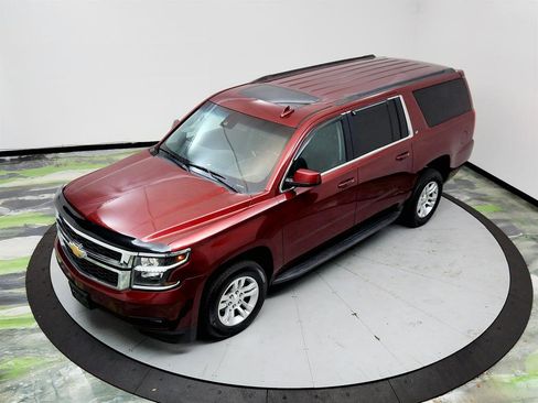 Used 2019 Chevrolet Suburban LT RWD image 34