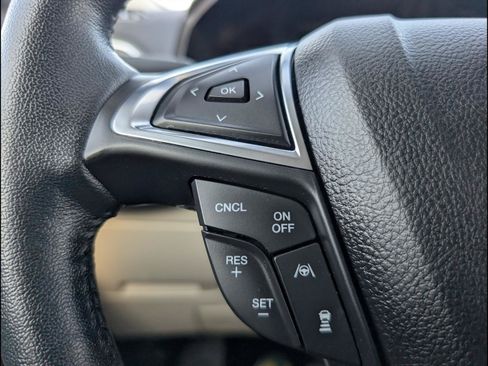 Used 2022 Ford Edge Titanium AWD/4WD image 16