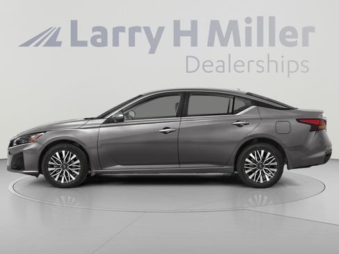 Used 2024 Nissan Altima 2.5 SV FWD image 4