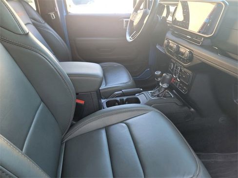 Used 2024 Jeep Gladiator Mojave image 18