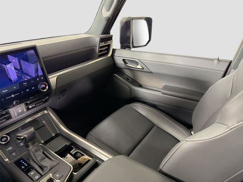 Used 2024 Lexus GX 550 w/ Accessory Package (Z1) AWD/4WD image 23