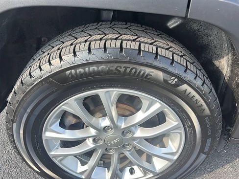 Used 2019 Jeep Cherokee Latitude w/ Cold Weather Group AWD/4WD image 34