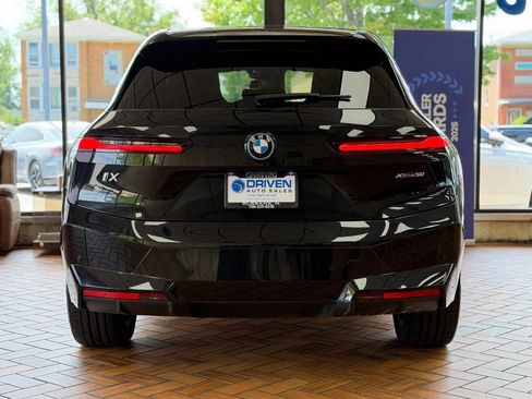 Used 2023 BMW iX xDrive50 w/ Sport Package AWD/4WD image 7
