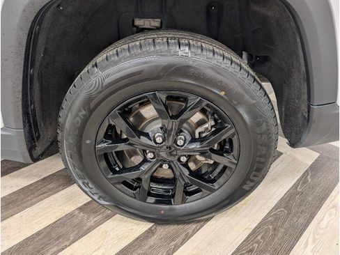 Used 2024 Jeep Grand Cherokee L Laredo image 21