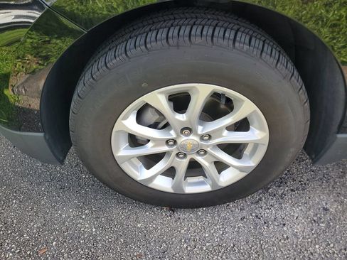 Used 2021 Chevrolet Equinox LS FWD image 4