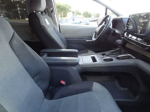 Used 2021 Toyota Sienna LE w/ LE Plus Package FWD image 15