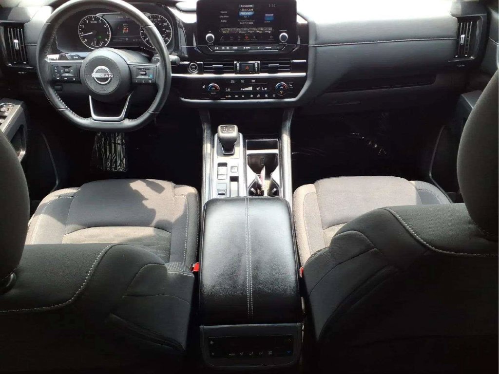Used 2024 Nissan Pathfinder SV w/ Black Appearance Package FWD image 11