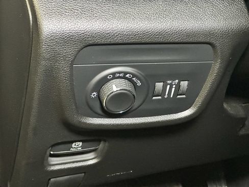 Used 2024 Jeep Grand Cherokee L Altitude AWD/4WD image 26