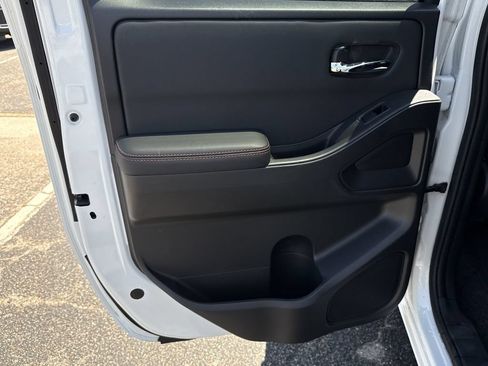 Used 2024 Nissan Frontier Pro-X RWD image 23