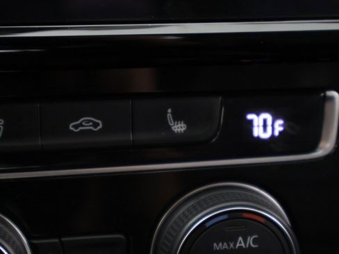 Used 2018 Volkswagen Golf R 4-Door image 50