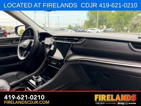 Used 2023 Jeep Grand Cherokee L Limited AWD/4WD image 17