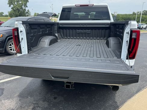 New 2026 GMC Sierra 2500 SLT w/ SLT Convenience Package AWD/4WD image 9