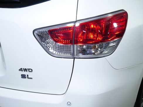 Used 2014 Nissan Pathfinder SL w/ SL Premium Package AWD/4WD image 17