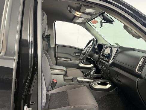 Used 2025 Nissan Frontier SV w/ SV Convenience Package RWD image 28
