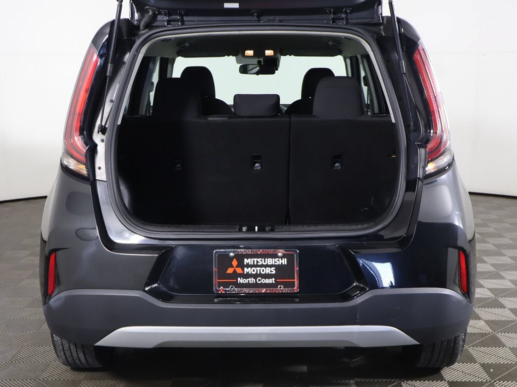 Used 2023 Kia Soul LX w/ LX Technology Package FWD image 13