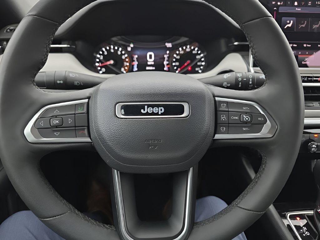Used 2025 Jeep Compass Limited AWD/4WD image 9