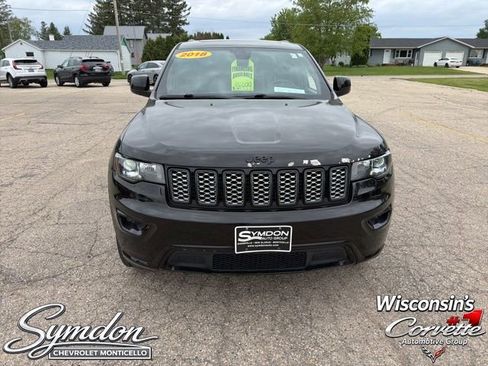 Used 2018 Jeep Grand Cherokee Altitude AWD/4WD image 9