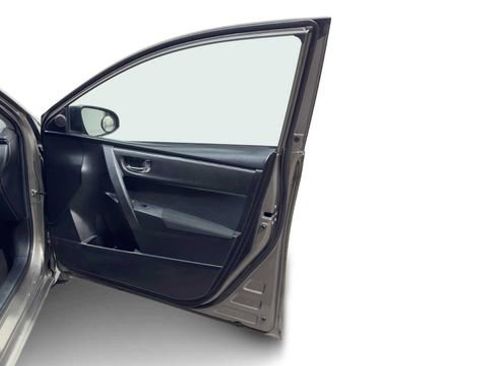 Used 2018 Toyota Corolla LE FWD image 9