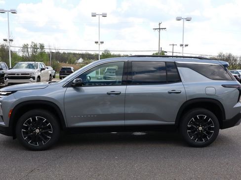 New 2026 Chevrolet Traverse LT w/ Sun and Wheel Package FWD image 32