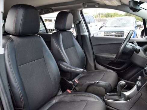 Used 2019 Chevrolet Trax LT w/ LT Convenience Package FWD image 20