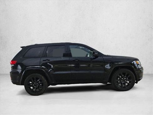 Used 2018 Jeep Grand Cherokee Altitude image 4